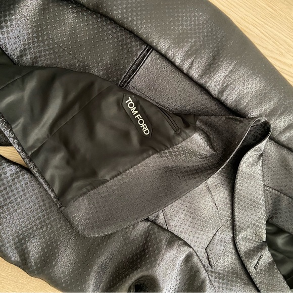 Tom Ford Atticus Tuxedo Jacket - size 36R - Picture 4 of 5